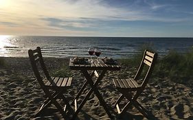 Maison les pieds dans le sable